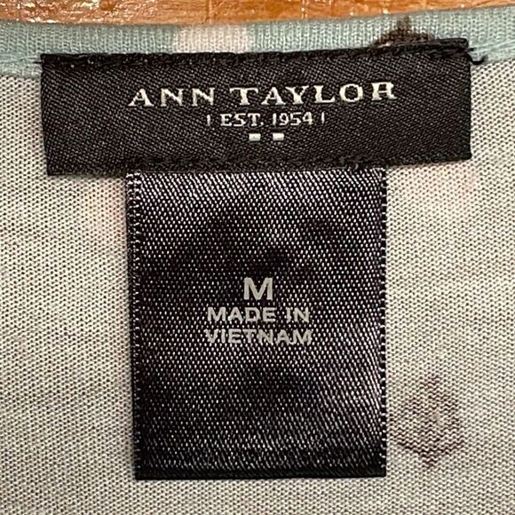 Medium Ann Taylor Loft sleeveless v neck slightl flared hem polka dot/leaf shirt - Picture 10 of 14